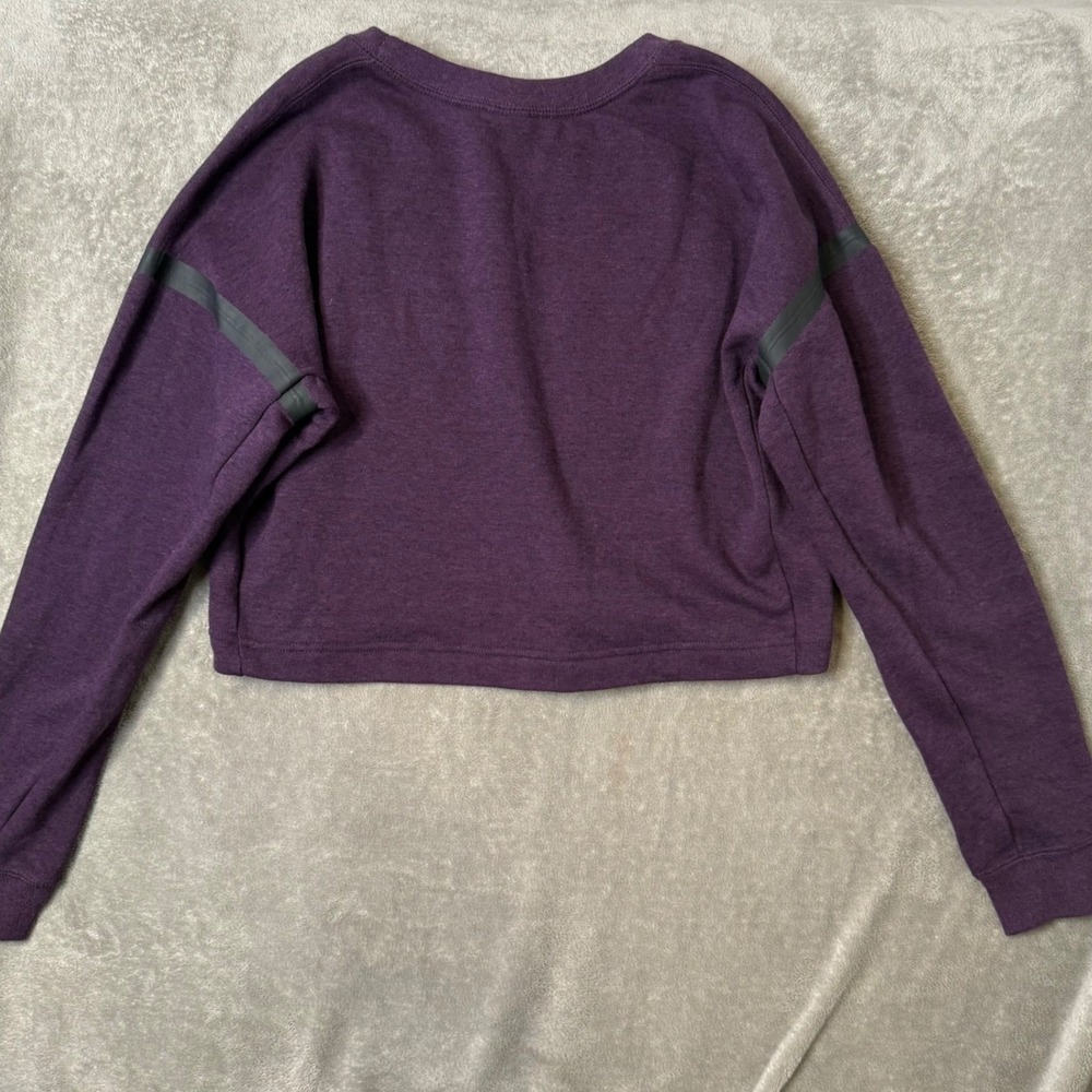 Nike Track & Field Purple Cropped Sweatshirt‎ Cozy Fleece Pullover Boxy Size M - Picture 9 of 13
